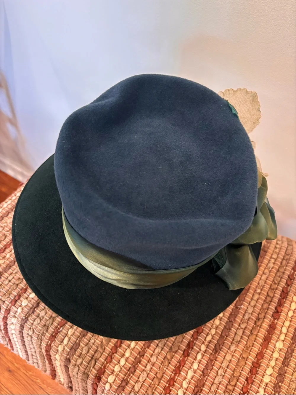 Louise Green Designer Wool Felt Wide Brim Floral Church Derby Hat Blue Green USA